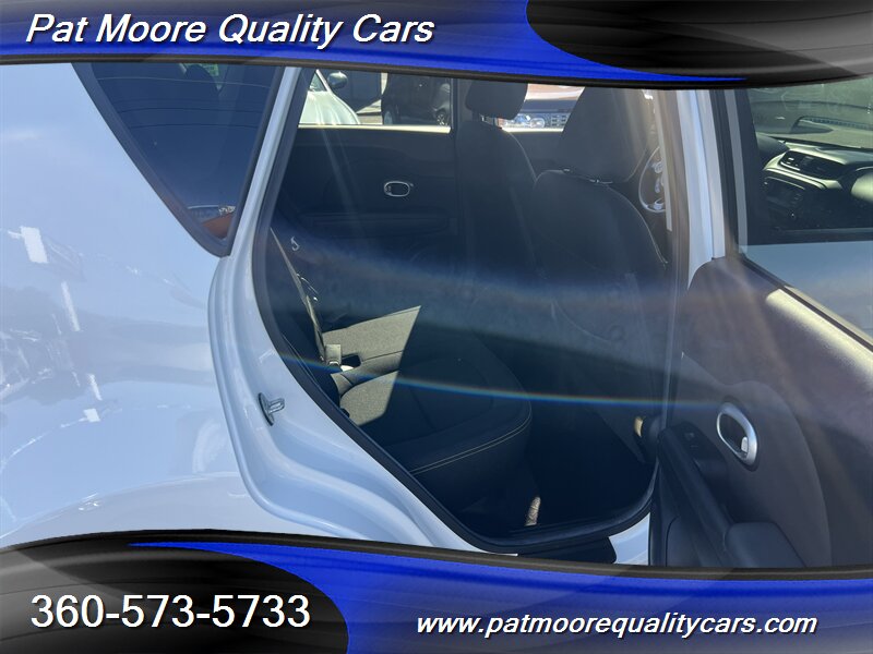 2015 Kia Soul + - Photo 12 - Vancouver, WA 98686