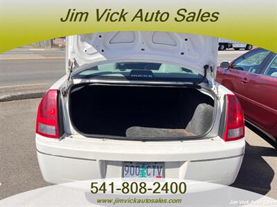 2006 Chrysler 300 Series Touring   - Photo 14 - North Bend, OR 97459