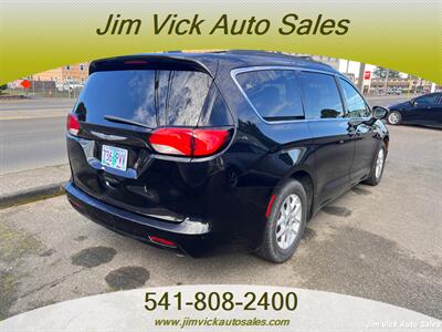 2021 Chrysler Voyager LXi - Photo 4 - North Bend, OR 97459