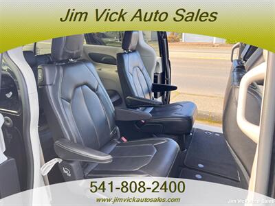 2021 Chrysler Voyager LXi - Photo 9 - North Bend, OR 97459