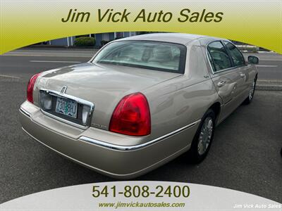 2008 Lincoln Town Car Signature Limited - Photo 3 - North Bend, OR 97459