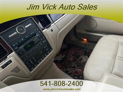 2008 Lincoln Town Car Signature Limited - Photo 10 - North Bend, OR 97459
