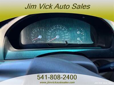 2006 Kia Sorento LX   - Photo 9 - North Bend, OR 97459
