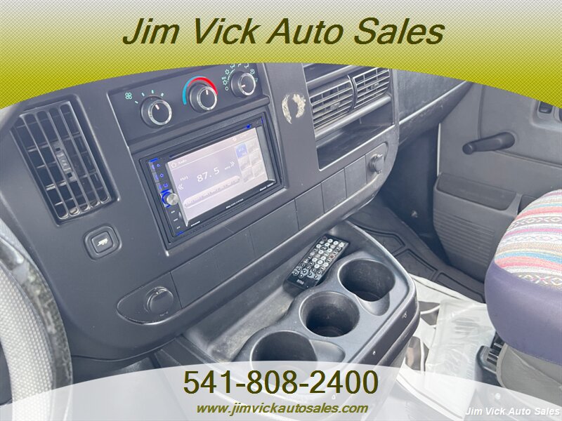 2010 Chevrolet Express Cargo Work Van - Photo 7