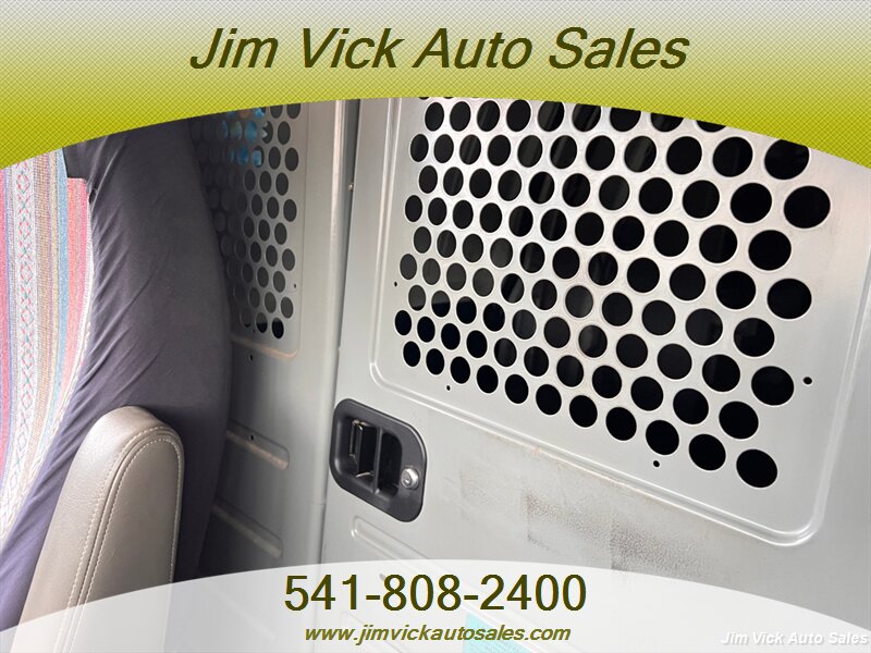 2010 Chevrolet Express Cargo Work Van - Photo 8