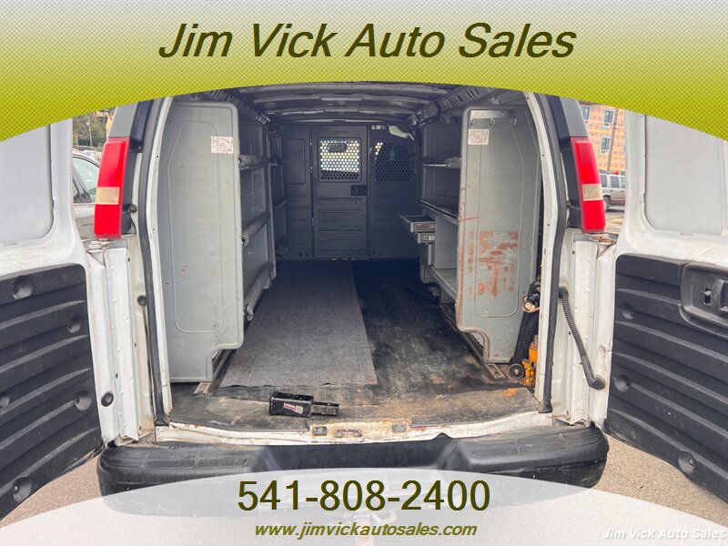 2010 Chevrolet Express Cargo Work Van - Photo 10