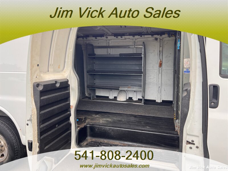 2010 Chevrolet Express Cargo Work Van - Photo 9