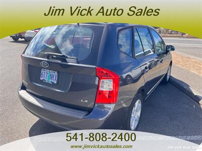 2007 Kia Rondo LX   - Photo 3 - North Bend, OR 97459