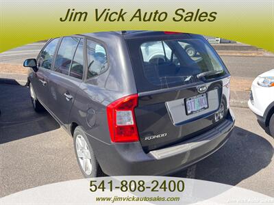 2007 Kia Rondo LX   - Photo 4 - North Bend, OR 97459