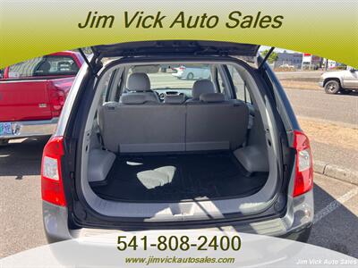 2007 Kia Rondo LX   - Photo 14 - North Bend, OR 97459