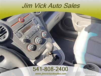 2007 Kia Rondo LX   - Photo 10 - North Bend, OR 97459