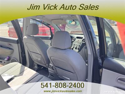 2007 Kia Rondo LX   - Photo 8 - North Bend, OR 97459