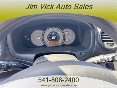 2007 Kia Rondo LX   - Photo 9 - North Bend, OR 97459