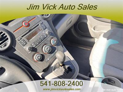 2007 Kia Rondo LX   - Photo 10 - North Bend, OR 97459