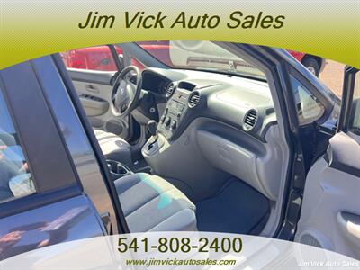 2007 Kia Rondo LX   - Photo 7 - North Bend, OR 97459