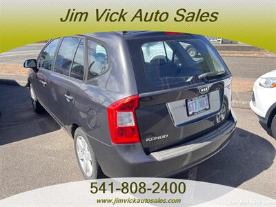 2007 Kia Rondo LX   - Photo 4 - North Bend, OR 97459