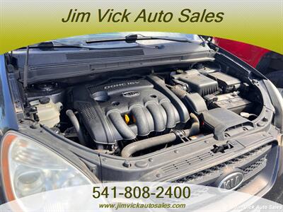 2007 Kia Rondo LX   - Photo 13 - North Bend, OR 97459