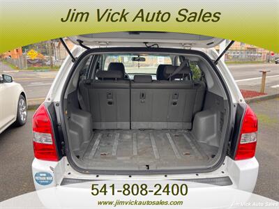 2006 Hyundai TUCSON GL   - Photo 14 - North Bend, OR 97459