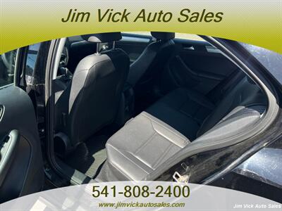 2017 Volkswagen Jetta 1.4T SE   - Photo 6 - North Bend, OR 97459