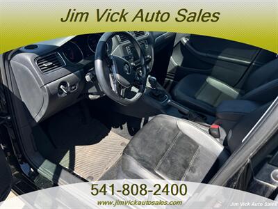 2017 Volkswagen Jetta 1.4T SE   - Photo 5 - North Bend, OR 97459