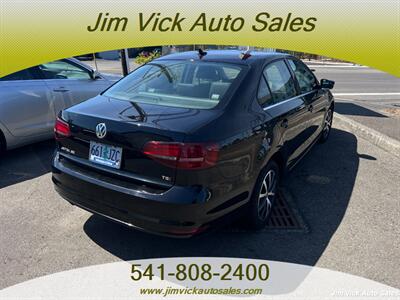 2017 Volkswagen Jetta 1.4T SE   - Photo 3 - North Bend, OR 97459