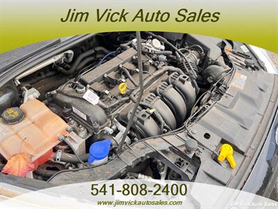 2018 Ford Focus SE - Photo 11 - North Bend, OR 97459