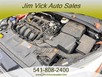 2018 Ford Focus SE - Photo 10 - North Bend, OR 97459