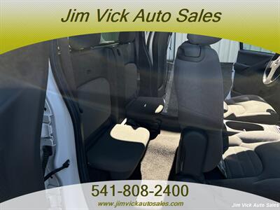 2005 Nissan Frontier XE - Photo 8 - North Bend, OR 97459