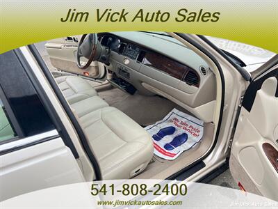 2000 Lincoln Town Car Cartier L   - Photo 7 - North Bend, OR 97459