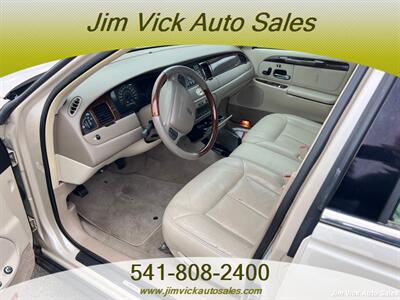 2000 Lincoln Town Car Cartier L   - Photo 5 - North Bend, OR 97459