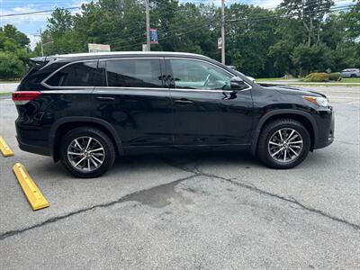 2017 Toyota Highlander XLE   - Photo 5 - Warwick, NY 10990