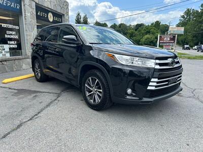 2017 Toyota Highlander XLE   - Photo 6 - Warwick, NY 10990