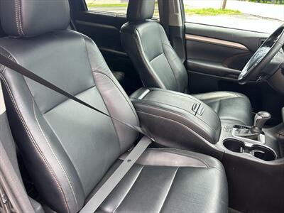 2017 Toyota Highlander XLE   - Photo 7 - Warwick, NY 10990