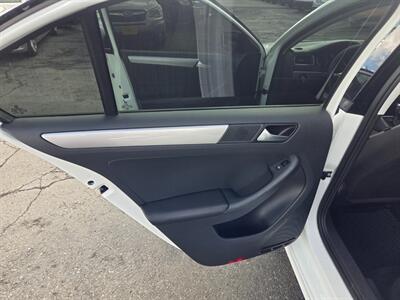2015 Volkswagen Jetta SE - Photo 12 - Spokane, WA 99202