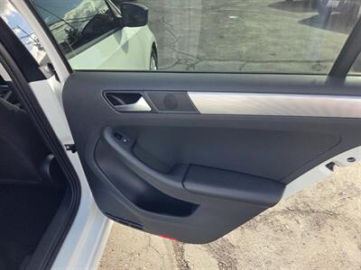 2015 Volkswagen Jetta SE - Photo 16 - Spokane, WA 99202