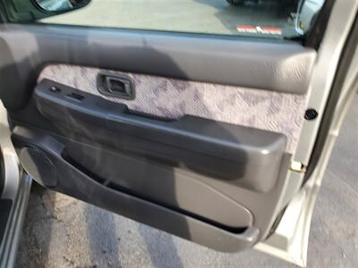 2000 Nissan Pathfinder SE   - Photo 19 - Spokane, WA 99202