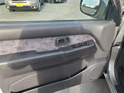 2000 Nissan Pathfinder SE   - Photo 9 - Spokane, WA 99202