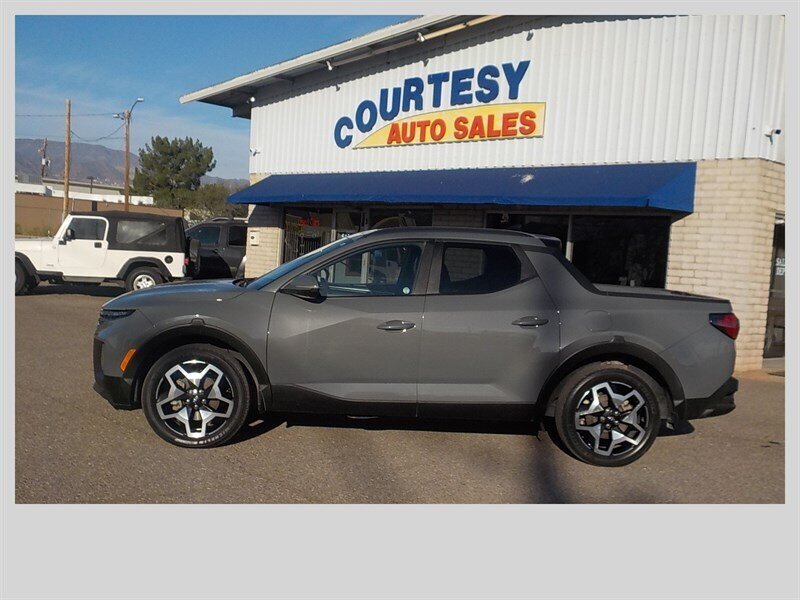 2023 Hyundai Santa Cruz Limited photo 2