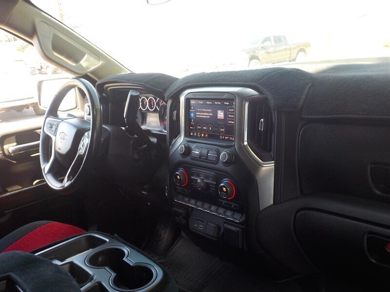 2021 Chevrolet Silverado 1500 LT photo 2