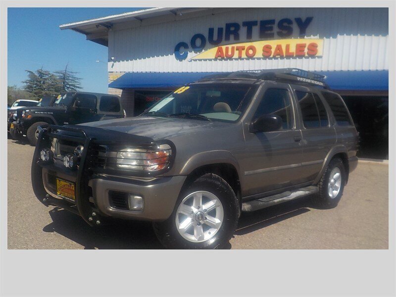 2003 Nissan Pathfinder SE  