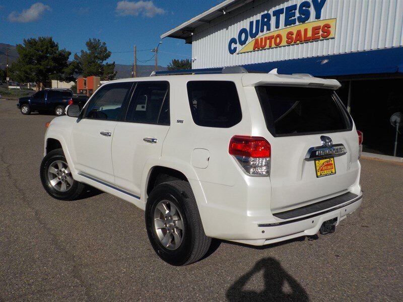 2013 Toyota 4Runner SR5 photo 3