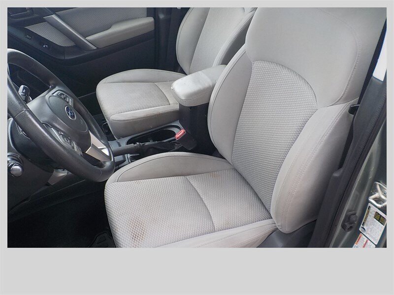 2017 Subaru Forester 2.5i Premium photo 2