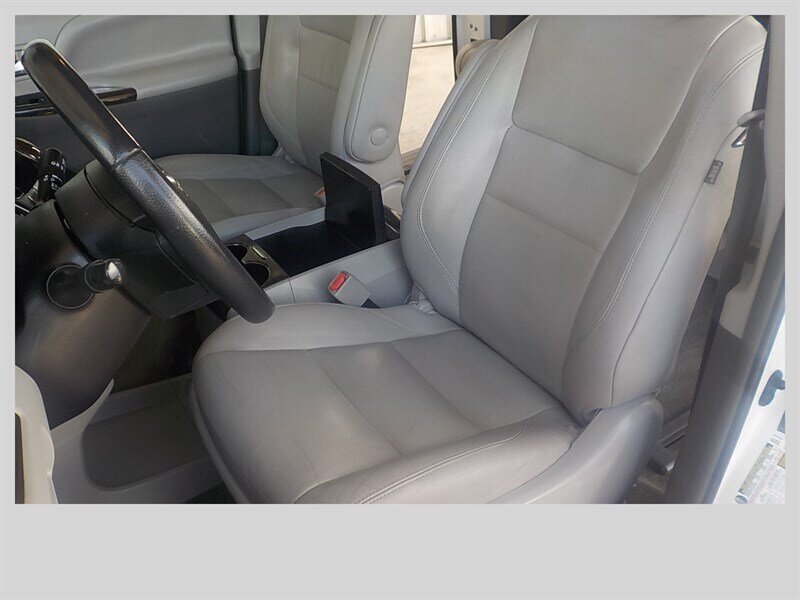 2018 Toyota Sienna XLE 7-Passenger - Photo 2 - Cottonwood, AZ 86326