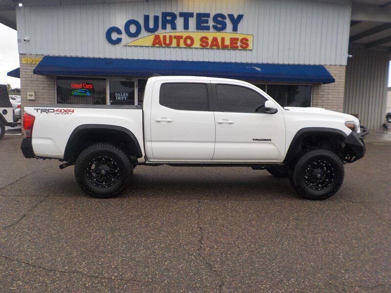 2016 Toyota Tacoma TRD Sport   - Photo 11 - Cottonwood, AZ 86326