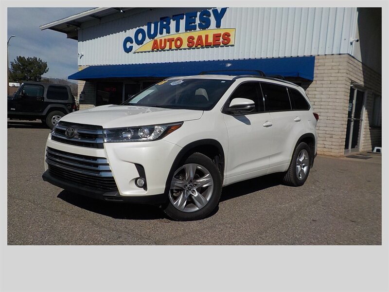 2018 Toyota Highlander Limited Platinum   - Photo 1 - Cottonwood, AZ 86326