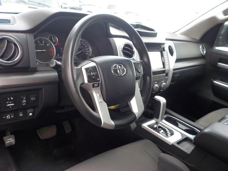 2017 Toyota Tundra SR5 photo 2