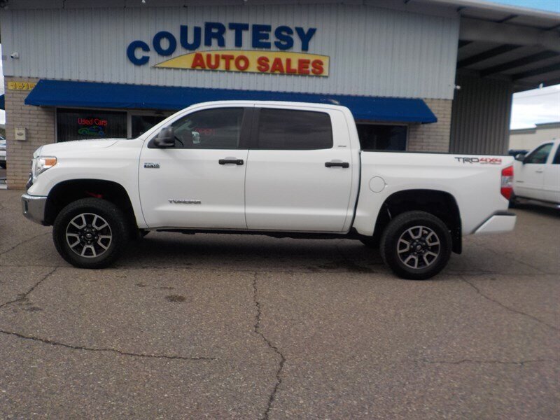 2017 Toyota Tundra SR5 photo 4