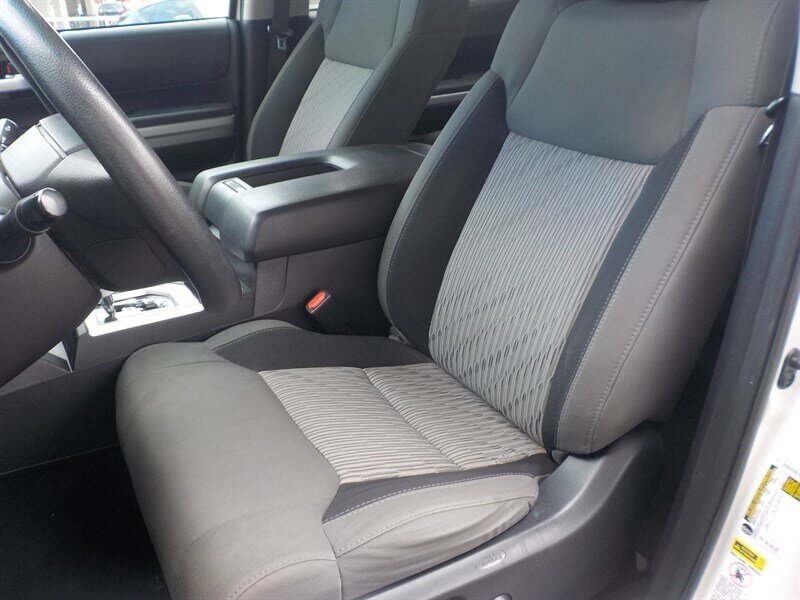2017 Toyota Tundra SR5 photo 3