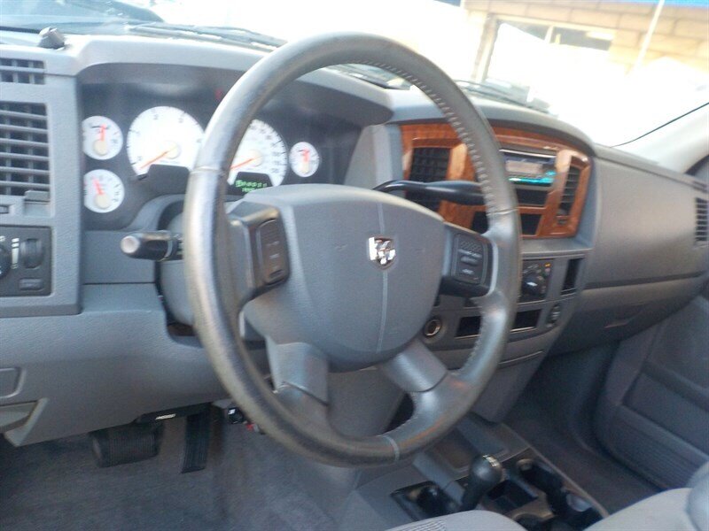 2006 Dodge Ram 3500 SLT photo 4