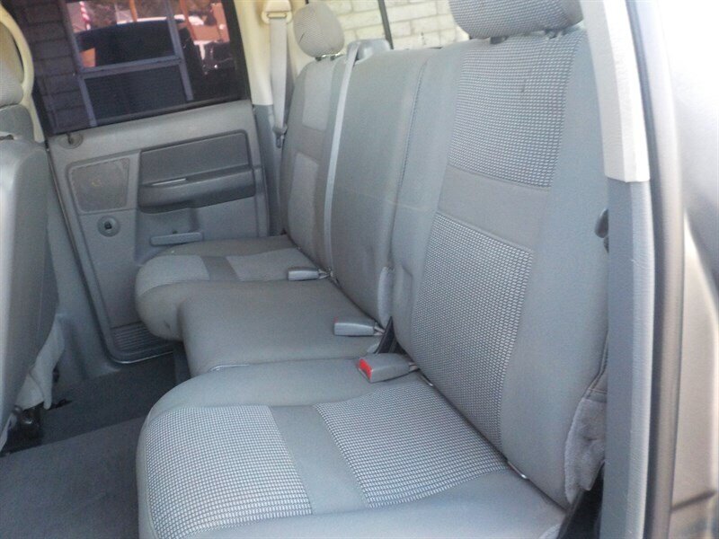 2006 Dodge Ram 3500 SLT photo 2